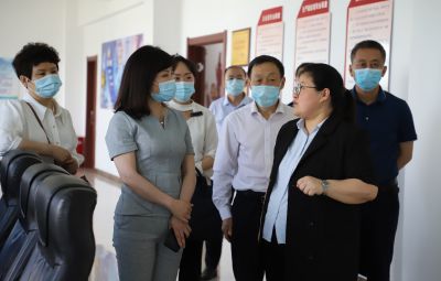 市政協(xié)副主席，市工商聯(lián)主席唐世云蒞臨寶泰隆開展石墨烯新材料專題調(diào)研座談